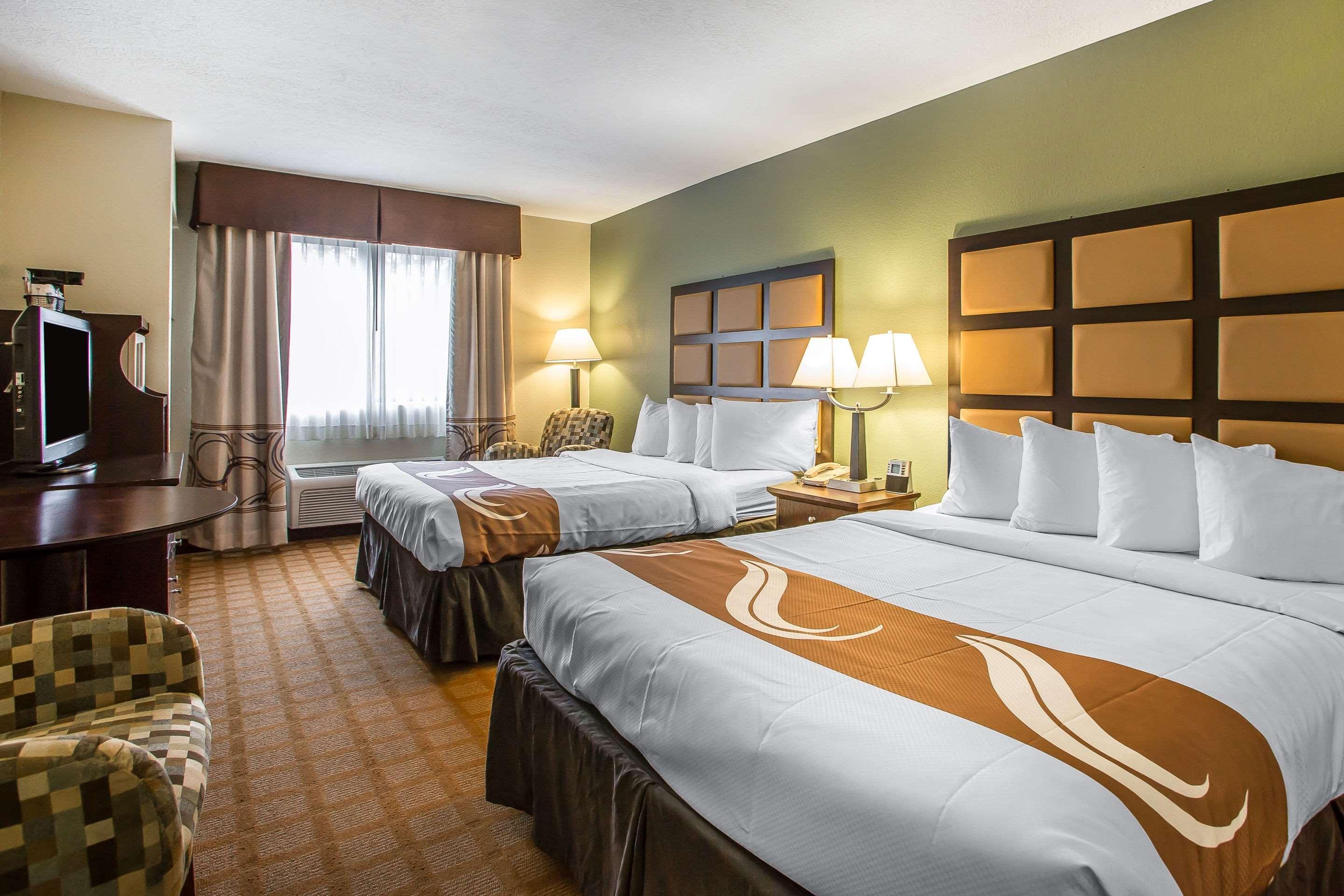 Quality Inn & Suites Marinette Экстерьер фото