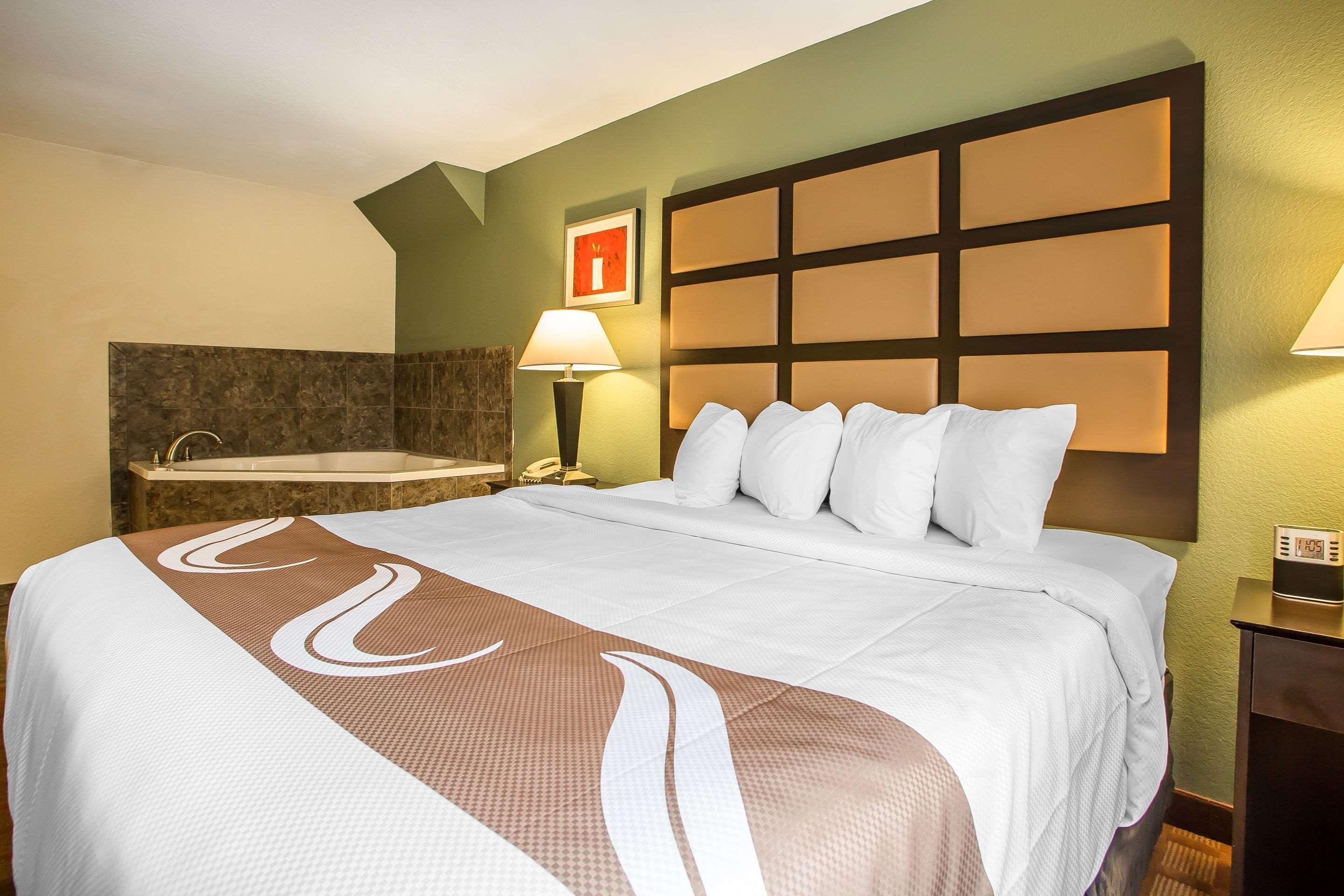 Quality Inn & Suites Marinette Экстерьер фото