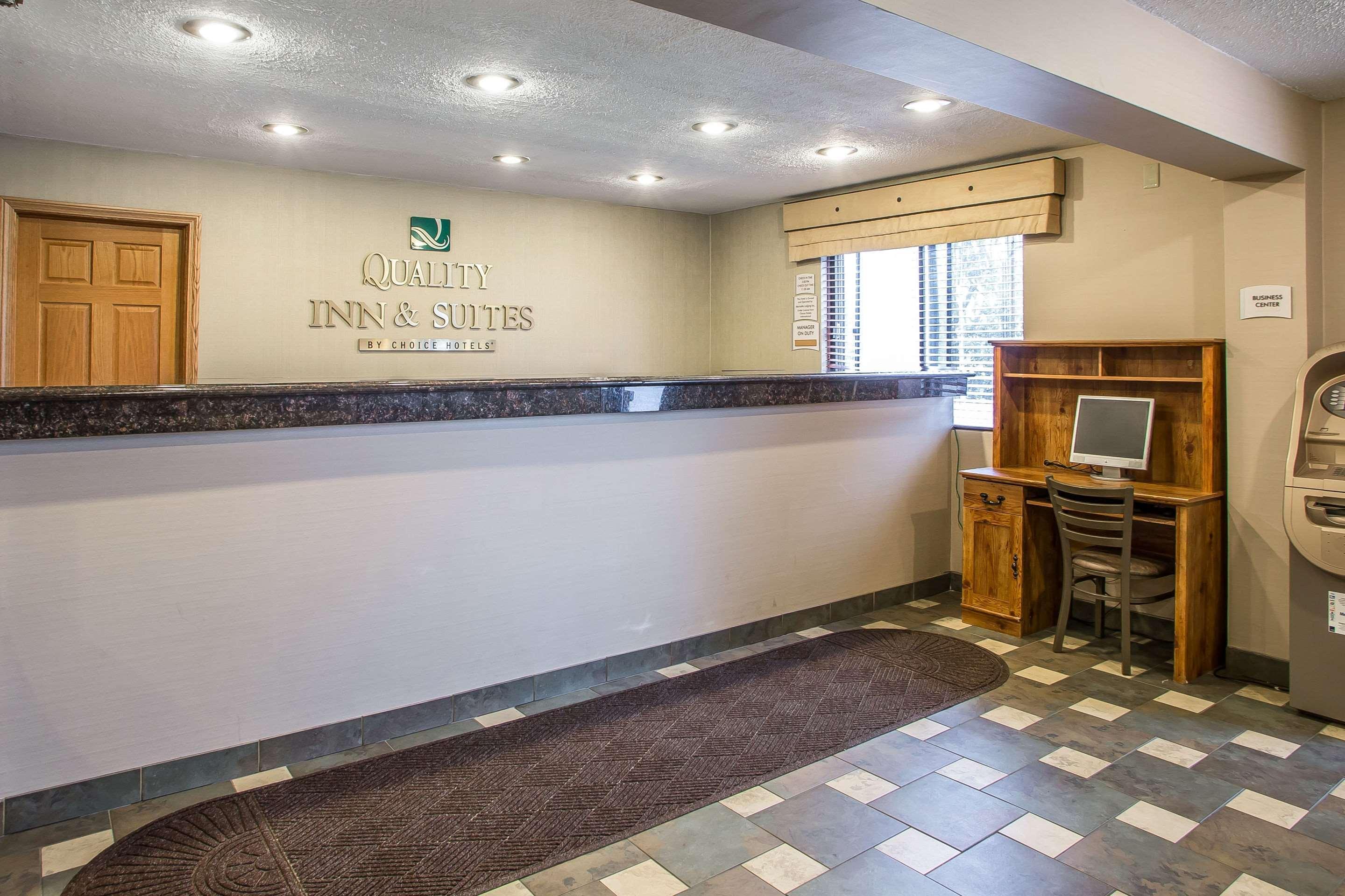 Quality Inn & Suites Marinette Экстерьер фото