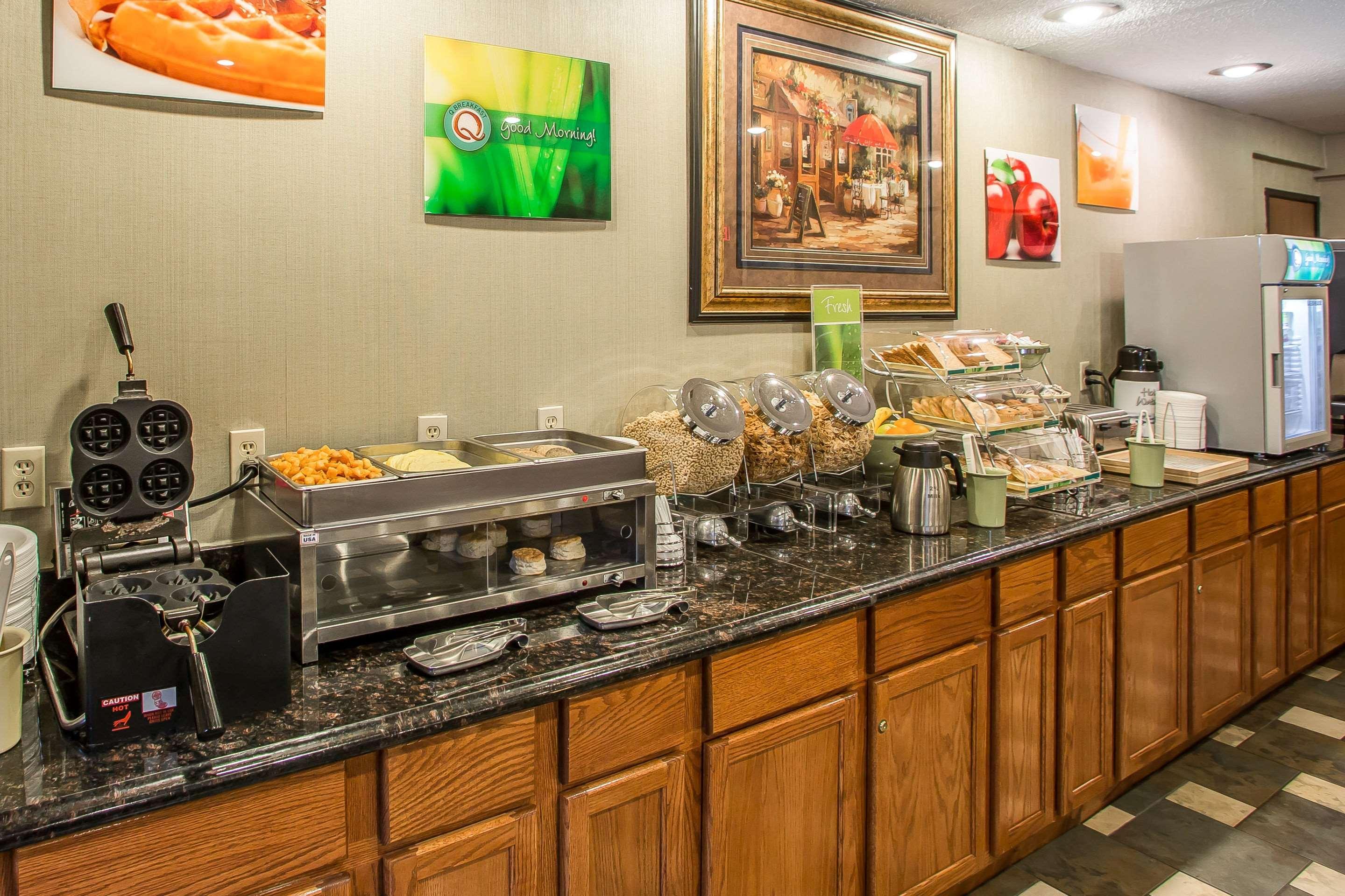 Quality Inn & Suites Marinette Экстерьер фото