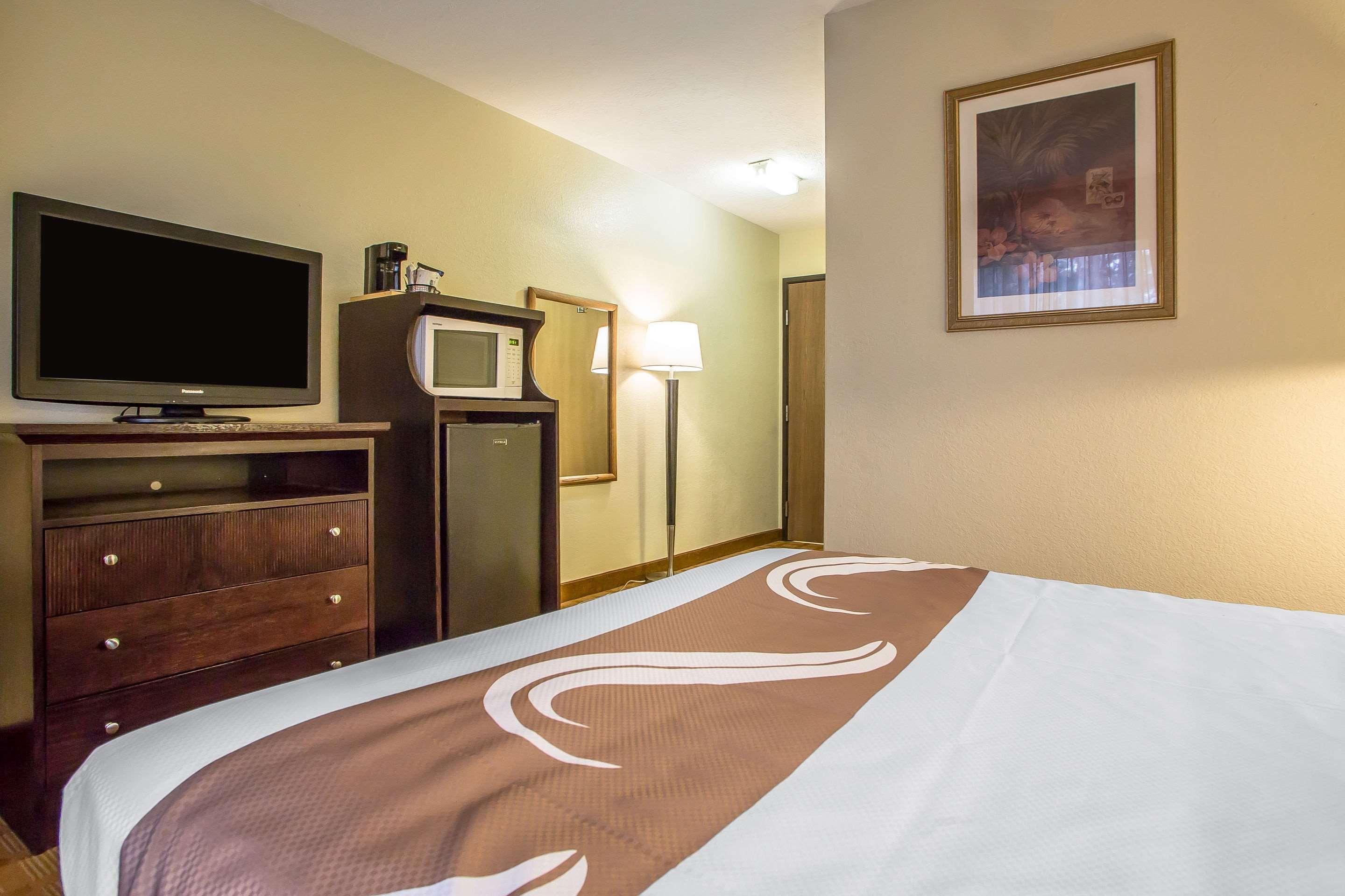 Quality Inn & Suites Marinette Экстерьер фото