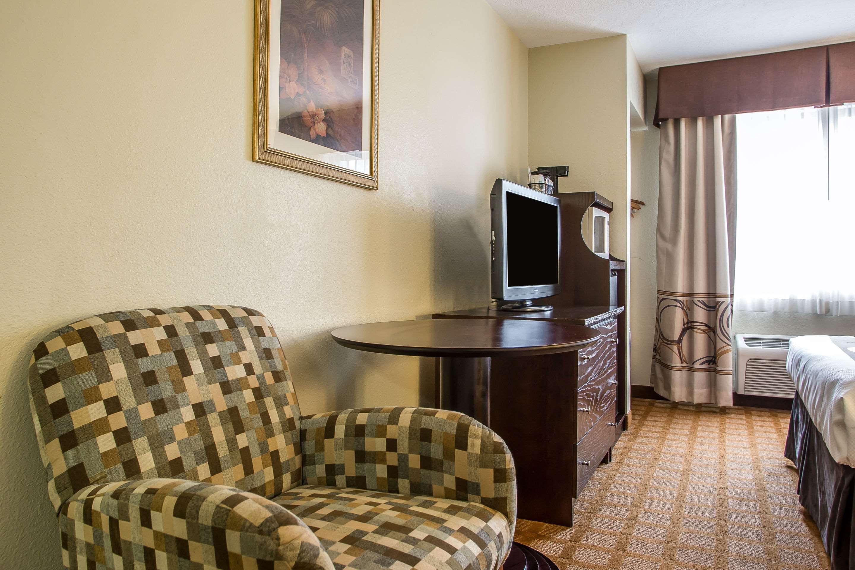 Quality Inn & Suites Marinette Экстерьер фото