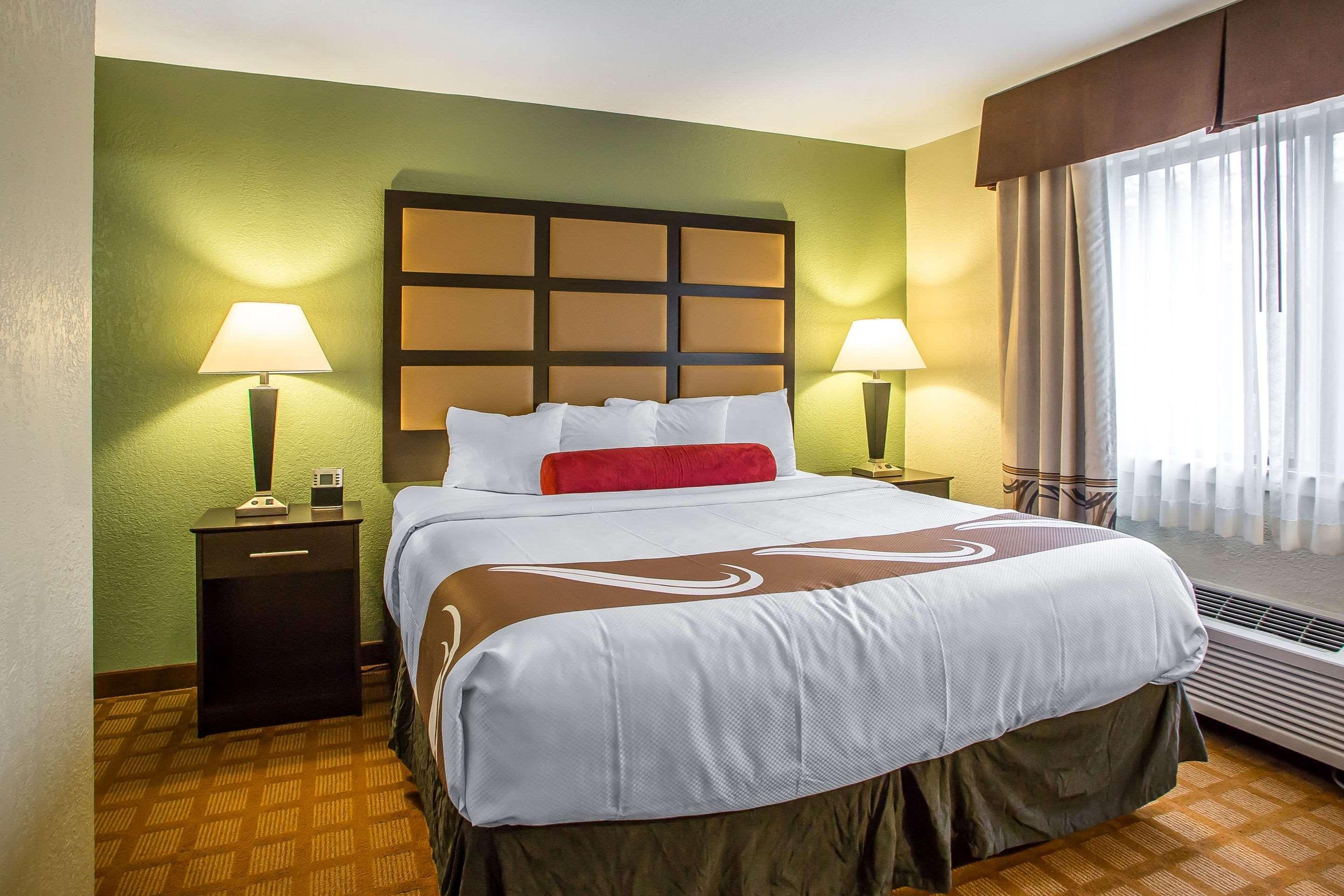 Quality Inn & Suites Marinette Экстерьер фото