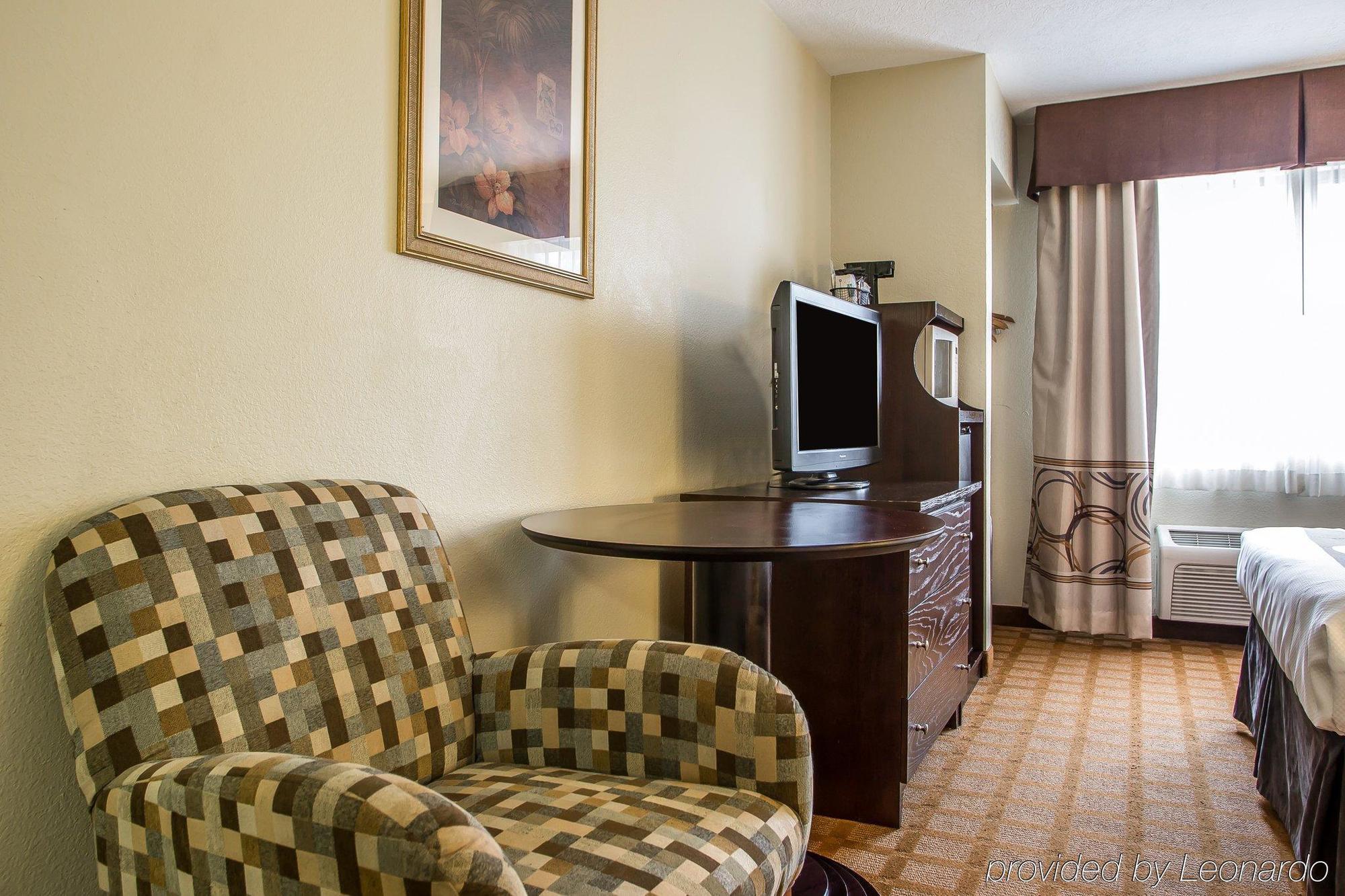 Quality Inn & Suites Marinette Экстерьер фото